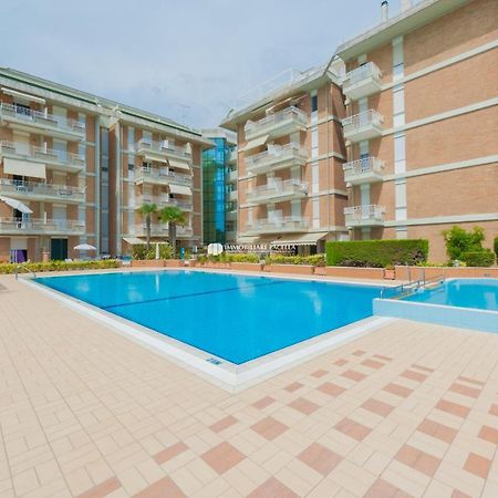 Residence Puerto Del Sol Immobiliare Pacella Лидо-ди-Езоло Экстерьер фото