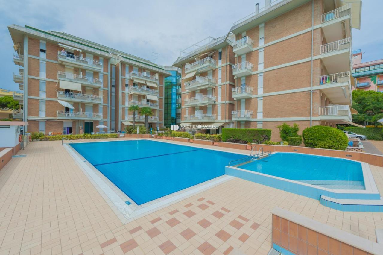 Residence Puerto Del Sol Immobiliare Pacella Лидо-ди-Езоло Экстерьер фото