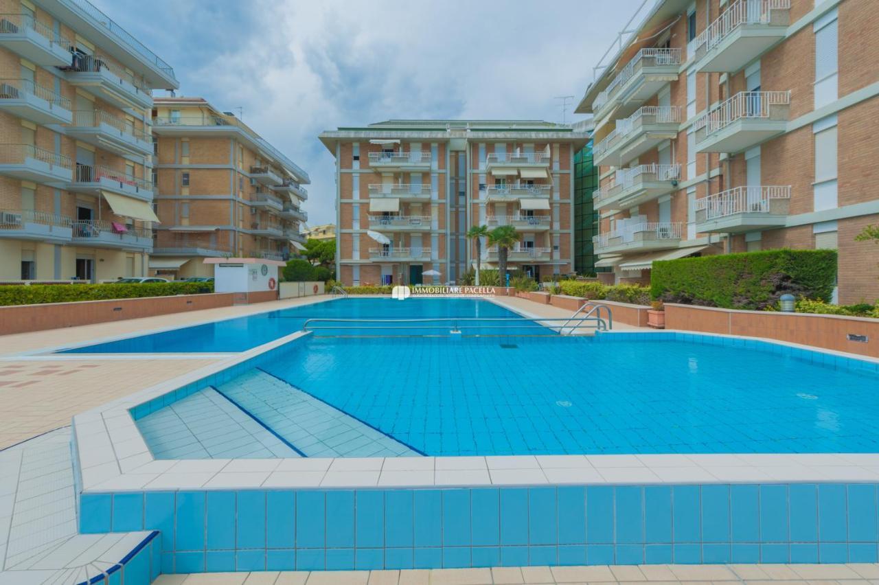Residence Puerto Del Sol Immobiliare Pacella Лидо-ди-Езоло Экстерьер фото