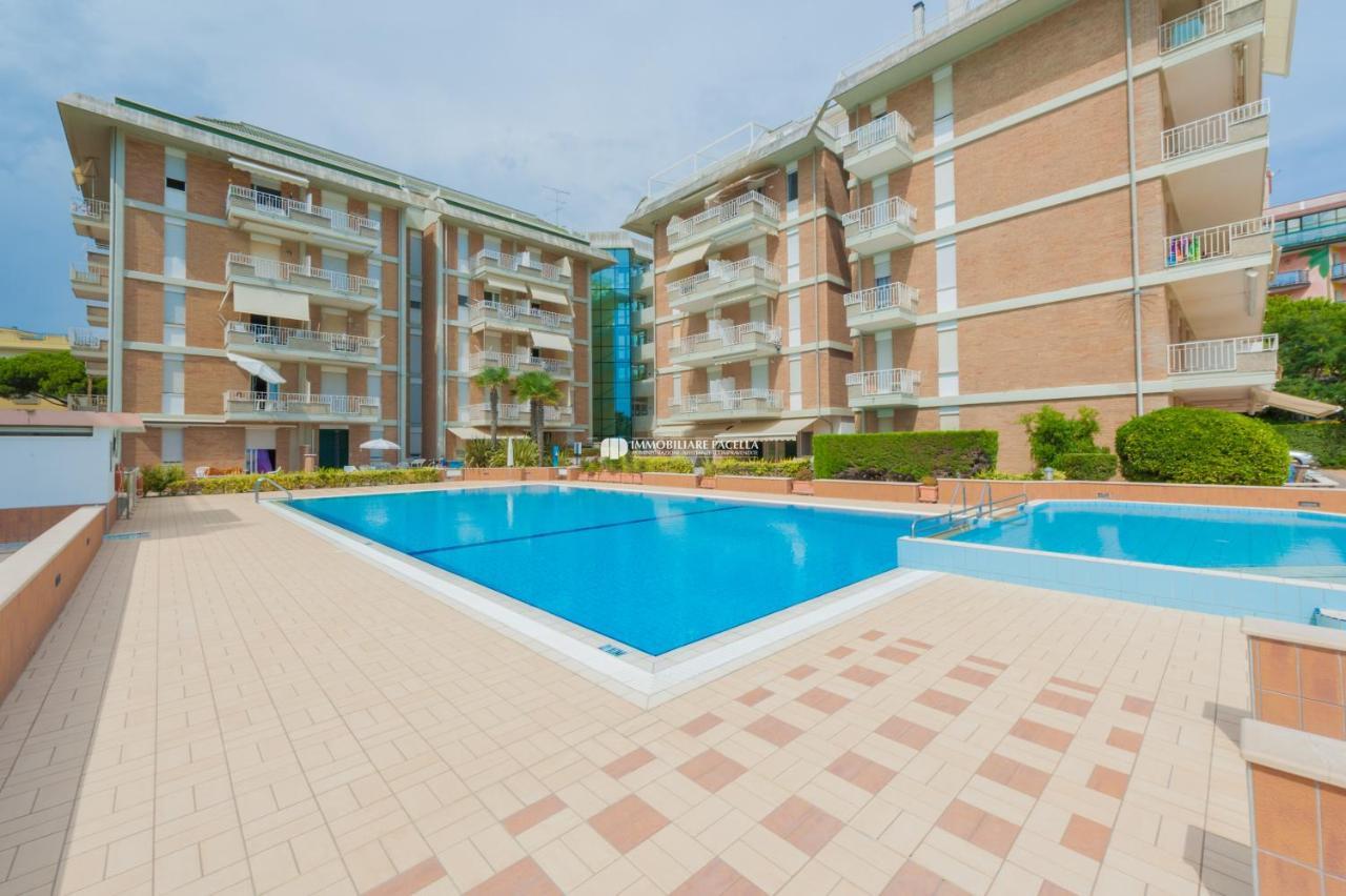 Residence Puerto Del Sol Immobiliare Pacella Лидо-ди-Езоло Экстерьер фото